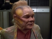 extant_StarTrek_VOY_4x12-MortalCoil_00140.jpg