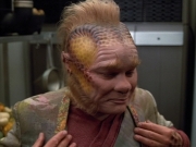 extant_StarTrek_VOY_4x12-MortalCoil_00141.jpg