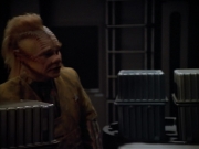 extant_StarTrek_VOY_4x12-MortalCoil_00352.jpg