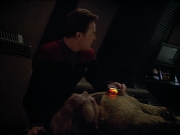 extant_StarTrek_VOY_4x12-MortalCoil_00760.jpg