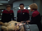 extant_StarTrek_VOY_4x12-MortalCoil_00865.jpg