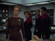 extant_StarTrek_VOY_4x12-MortalCoil_00883.jpg