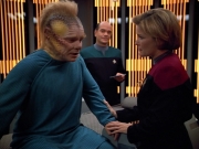 extant_StarTrek_VOY_4x12-MortalCoil_01175.jpg