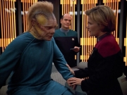 extant_StarTrek_VOY_4x12-MortalCoil_01176.jpg