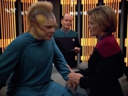 extant_StarTrek_VOY_4x12-MortalCoil_01177.jpg