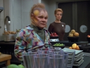 extant_StarTrek_VOY_4x12-MortalCoil_01895.jpg