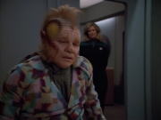 extant_StarTrek_VOY_4x12-MortalCoil_02272.jpg