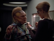extant_StarTrek_VOY_4x12-MortalCoil_02373.jpg