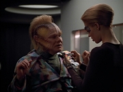 extant_StarTrek_VOY_4x12-MortalCoil_02374.jpg