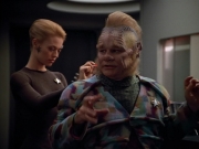 extant_StarTrek_VOY_4x12-MortalCoil_02382.jpg