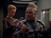 extant_StarTrek_VOY_4x12-MortalCoil_02385.jpg