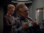 extant_StarTrek_VOY_4x12-MortalCoil_02396.jpg
