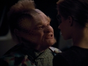 extant_StarTrek_VOY_4x12-MortalCoil_02451.jpg