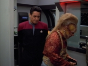 extant_StarTrek_VOY_4x12-MortalCoil_03280.jpg