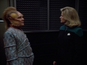 extant_StarTrek_VOY_4x12-MortalCoil_03727.jpg