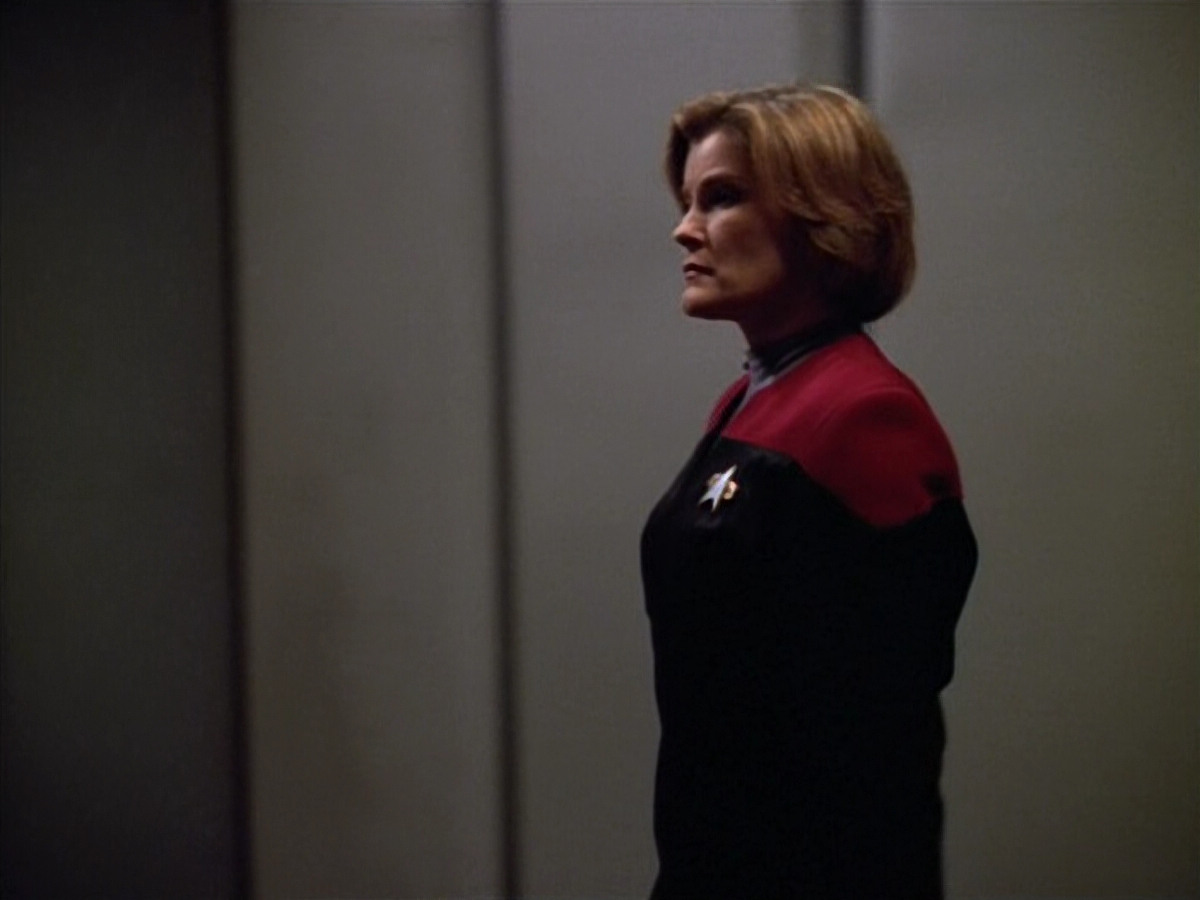 extant_StarTrek_VOY_4x13-WakingMoments_00060.jpg