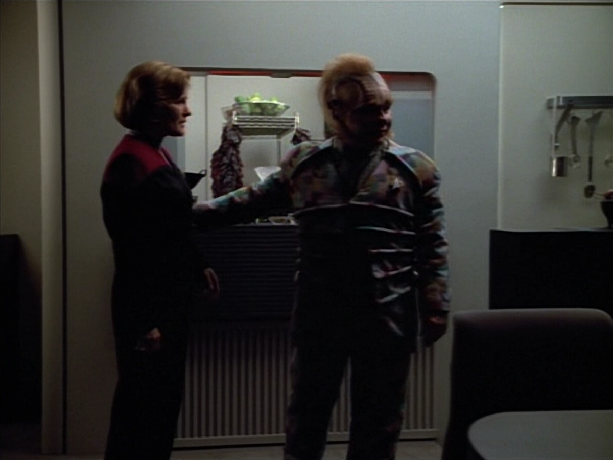 extant_StarTrek_VOY_4x13-WakingMoments_00252.jpg
