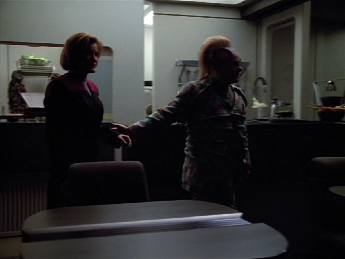 extant_StarTrek_VOY_4x13-WakingMoments_00256.jpg