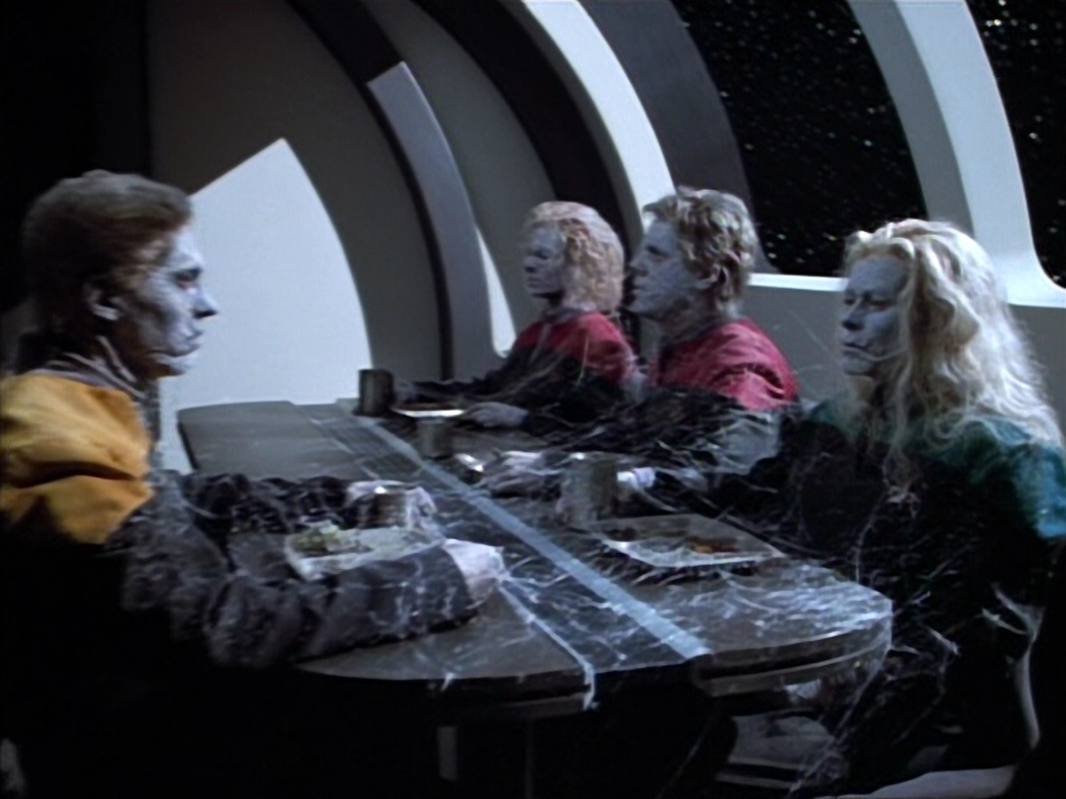 extant_StarTrek_VOY_4x13-WakingMoments_00270.jpg