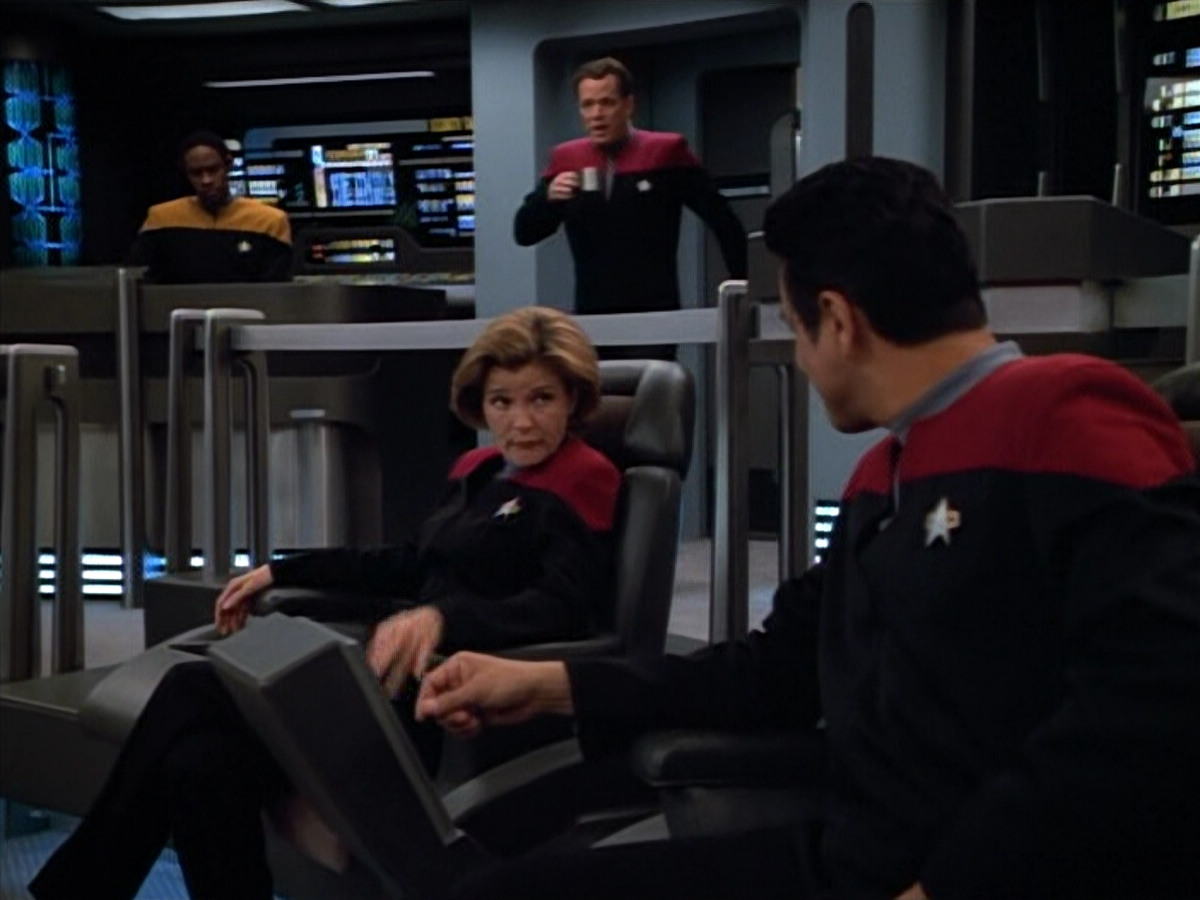 extant_StarTrek_VOY_4x13-WakingMoments_00868.jpg