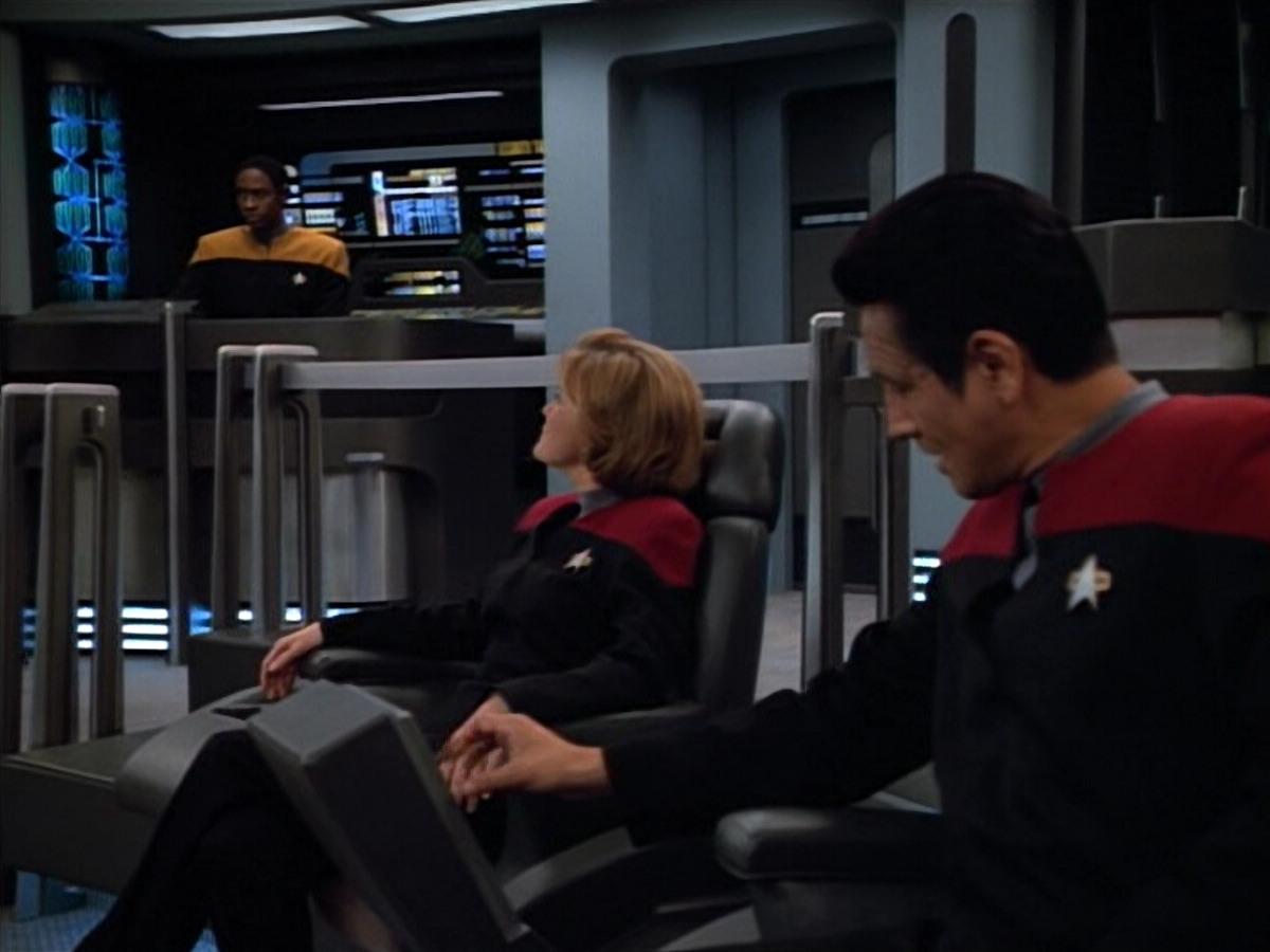 extant_StarTrek_VOY_4x13-WakingMoments_00871.jpg