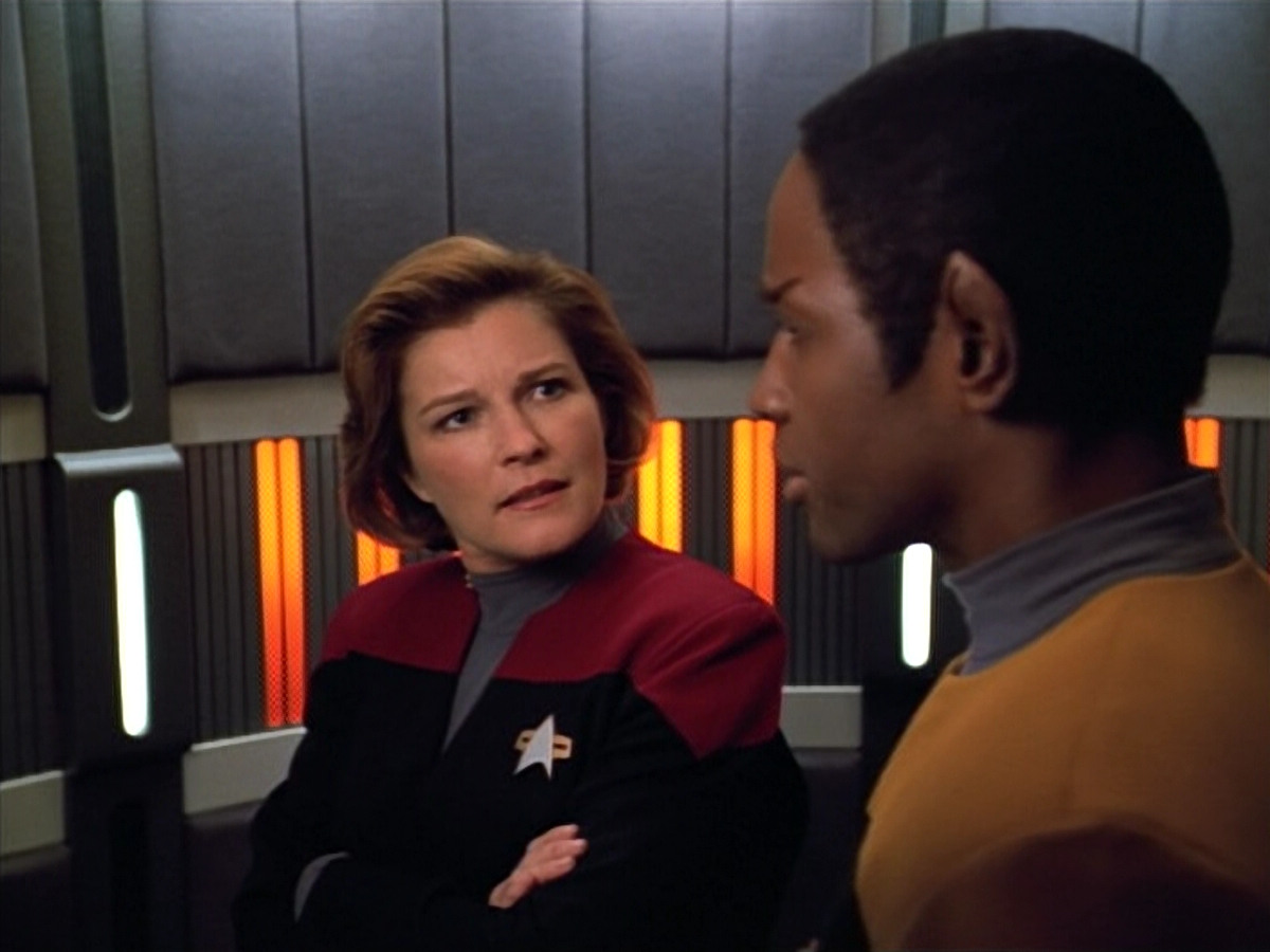 extant_StarTrek_VOY_4x13-WakingMoments_01005.jpg