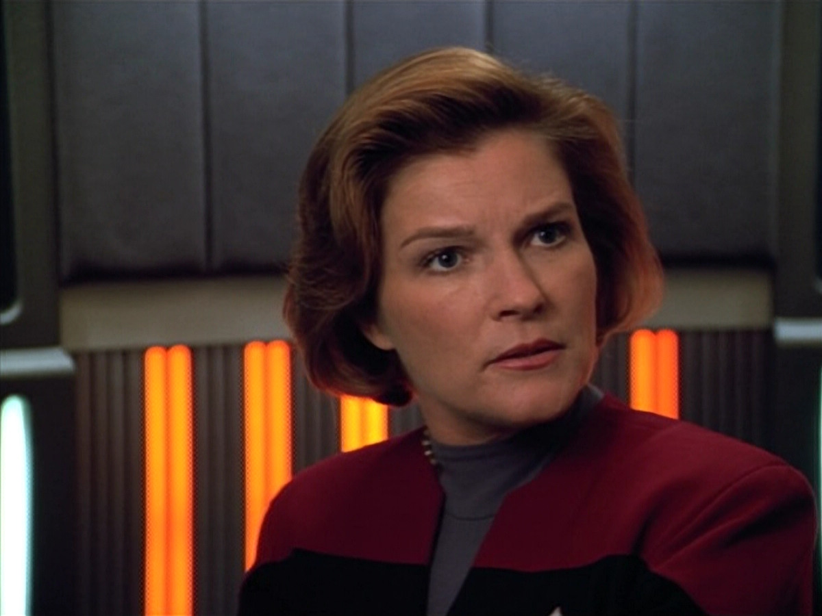 extant_StarTrek_VOY_4x13-WakingMoments_01023.jpg