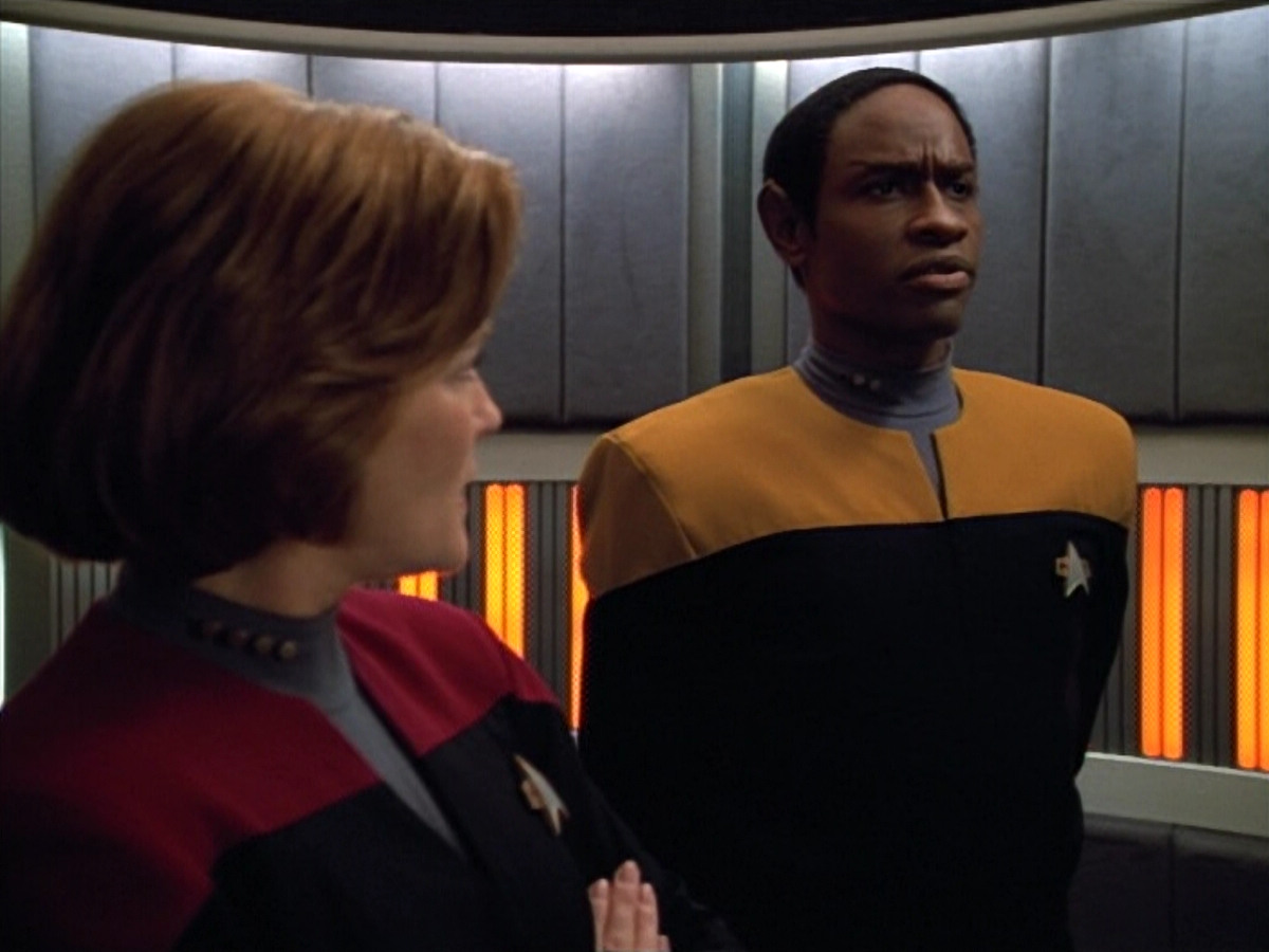 extant_StarTrek_VOY_4x13-WakingMoments_01054.jpg