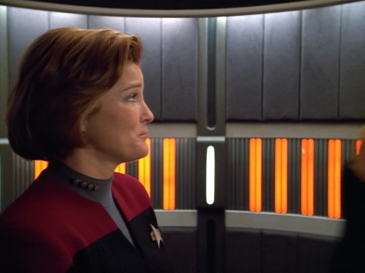 extant_StarTrek_VOY_4x13-WakingMoments_01059.jpg