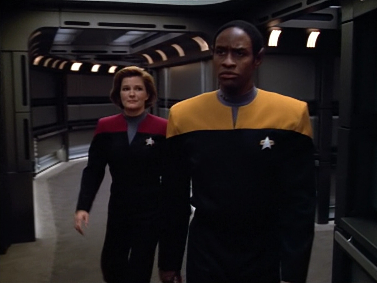 extant_StarTrek_VOY_4x13-WakingMoments_01064.jpg