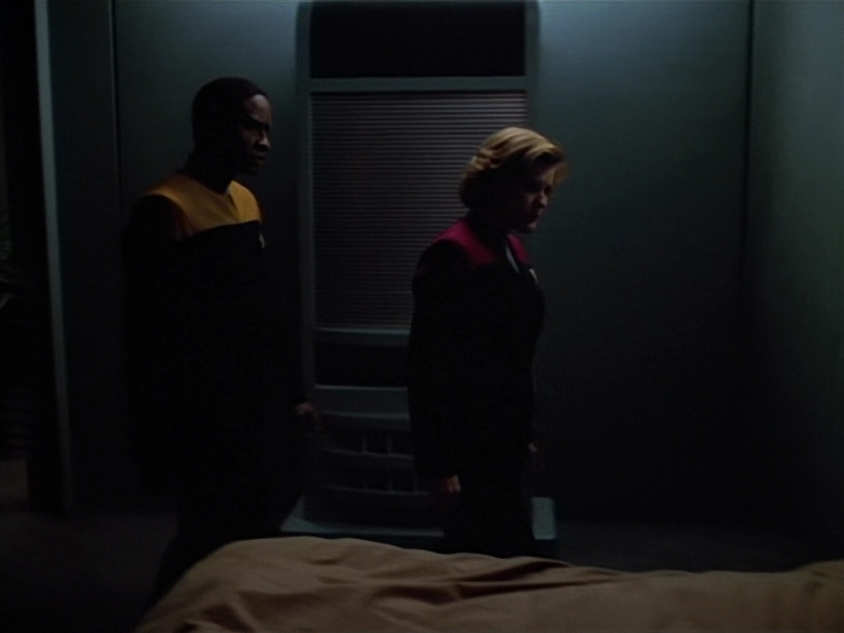 extant_StarTrek_VOY_4x13-WakingMoments_01099.jpg