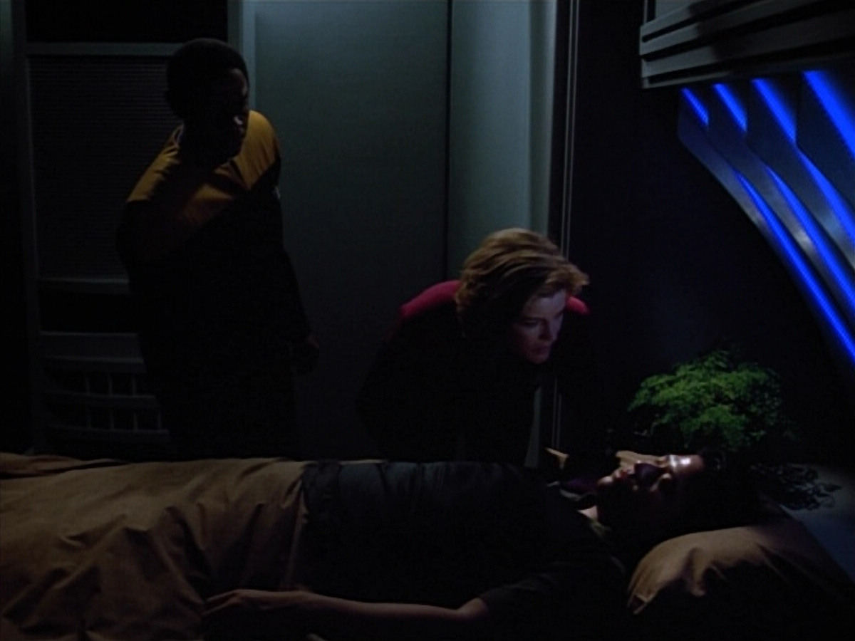 extant_StarTrek_VOY_4x13-WakingMoments_01114.jpg
