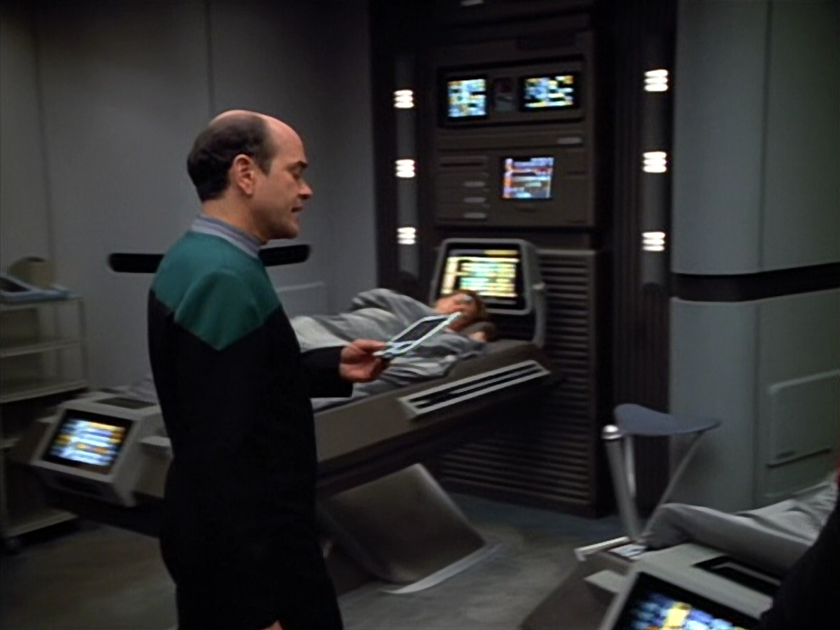 extant_StarTrek_VOY_4x13-WakingMoments_01147.jpg