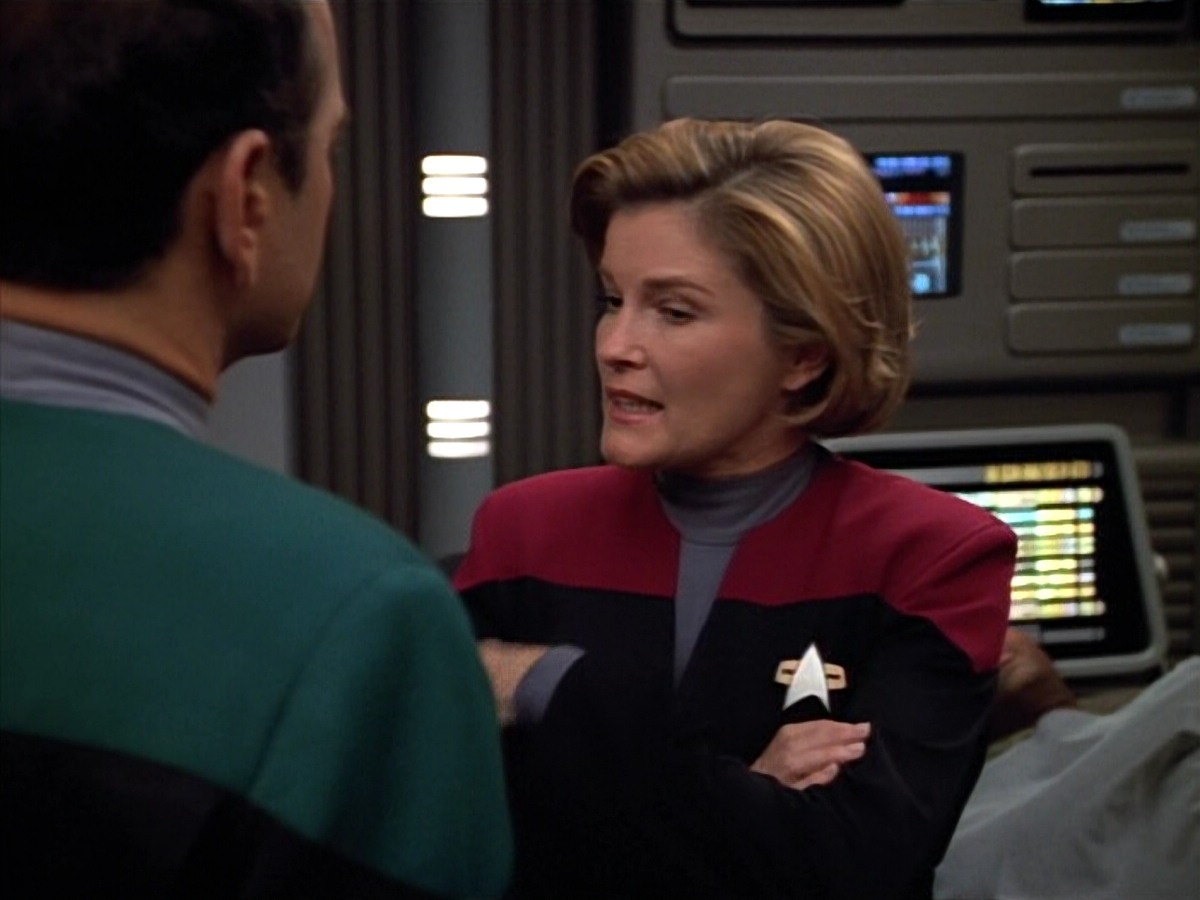 extant_StarTrek_VOY_4x13-WakingMoments_01182.jpg