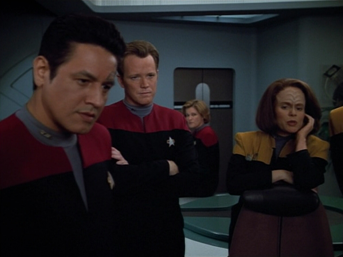 extant_StarTrek_VOY_4x13-WakingMoments_01229.jpg