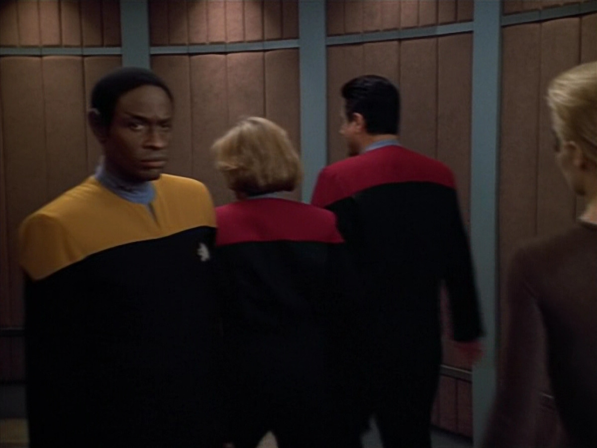 extant_StarTrek_VOY_4x13-WakingMoments_01418.jpg