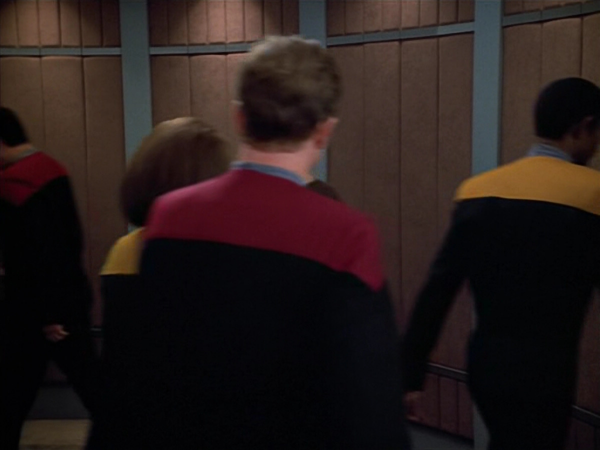 extant_StarTrek_VOY_4x13-WakingMoments_01420.jpg