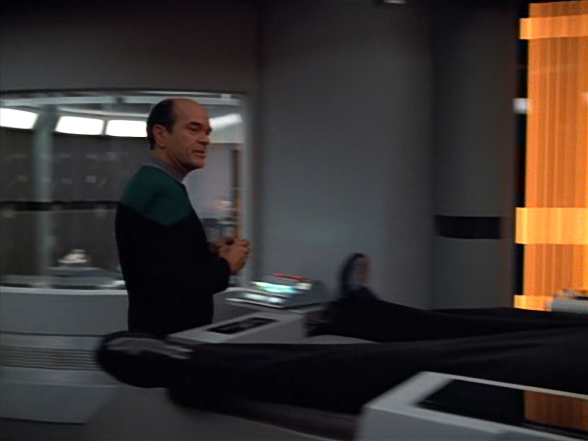 extant_StarTrek_VOY_4x13-WakingMoments_01426.jpg