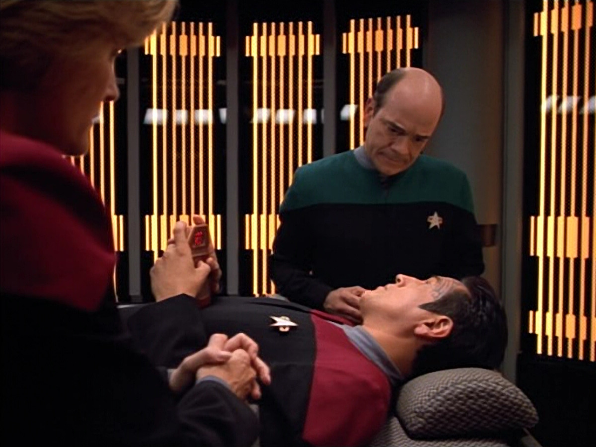 extant_StarTrek_VOY_4x13-WakingMoments_01431.jpg