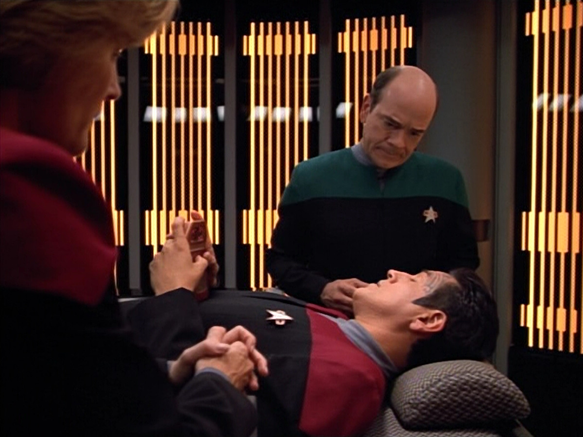 extant_StarTrek_VOY_4x13-WakingMoments_01432.jpg