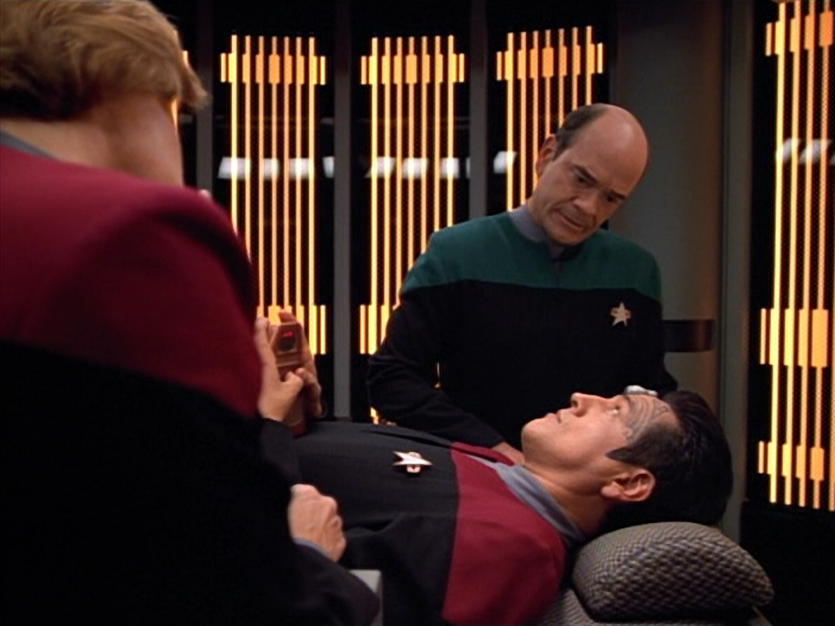 extant_StarTrek_VOY_4x13-WakingMoments_01447.jpg