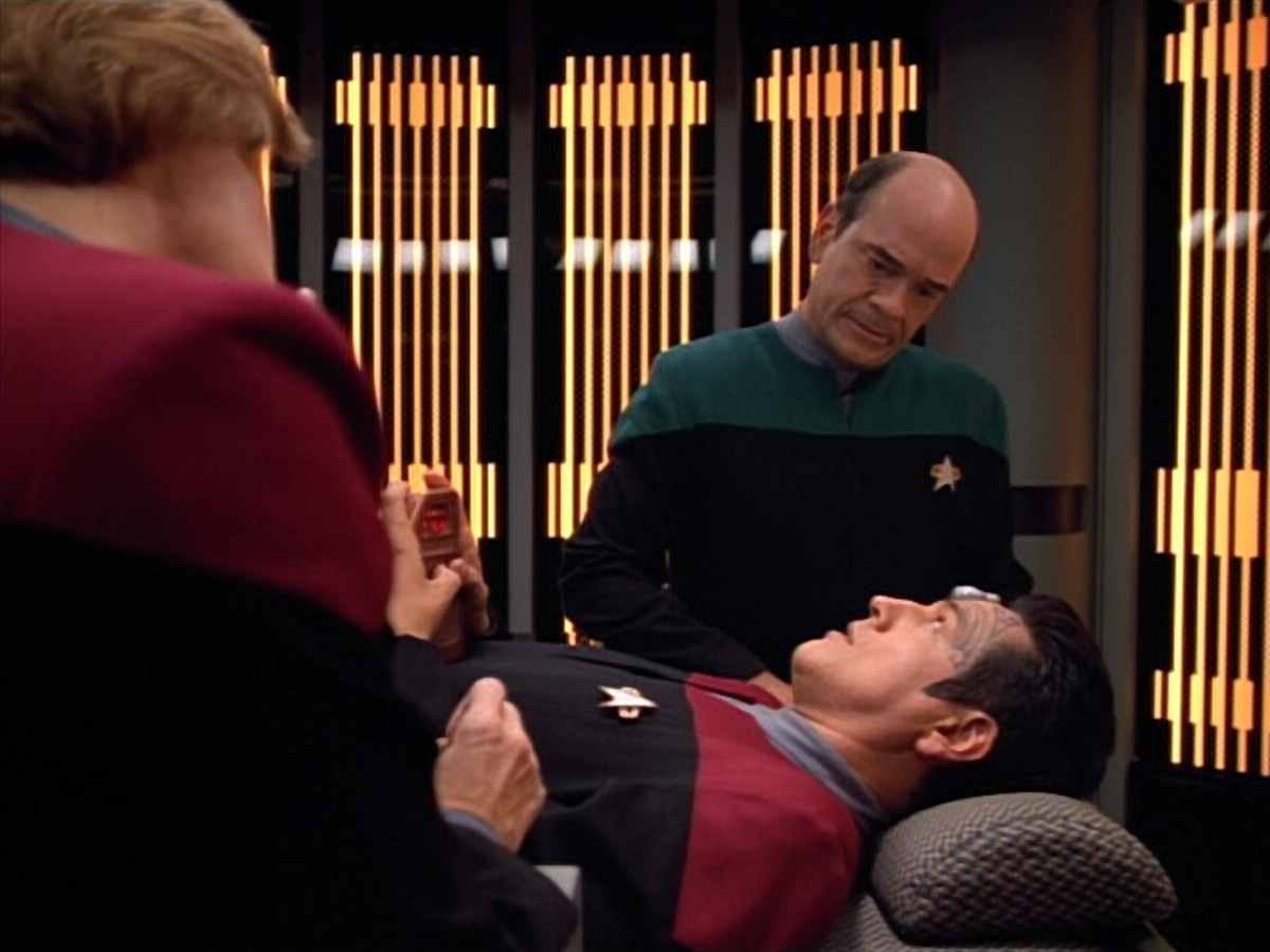 extant_StarTrek_VOY_4x13-WakingMoments_01448.jpg