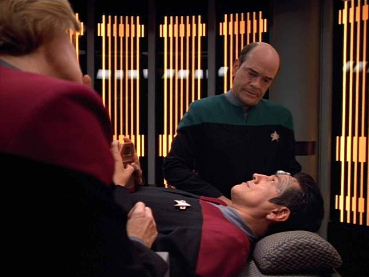 extant_StarTrek_VOY_4x13-WakingMoments_01449.jpg