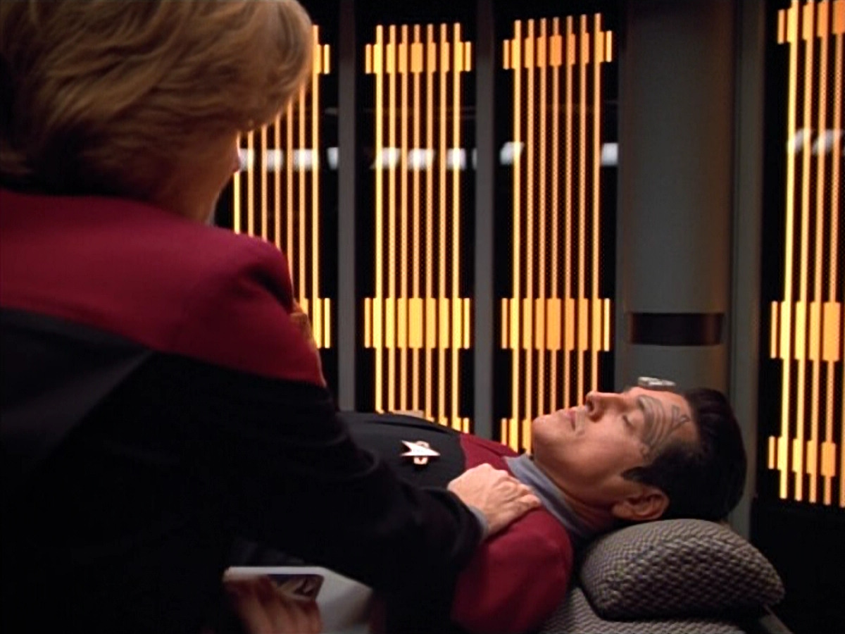 extant_StarTrek_VOY_4x13-WakingMoments_01461.jpg
