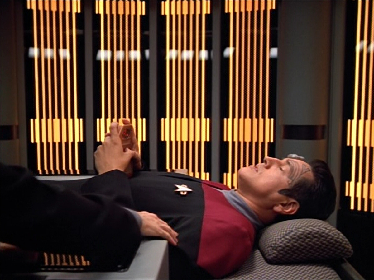 extant_StarTrek_VOY_4x13-WakingMoments_01465.jpg