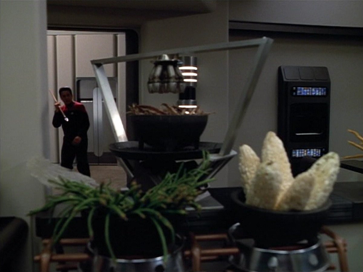 extant_StarTrek_VOY_4x13-WakingMoments_01543.jpg