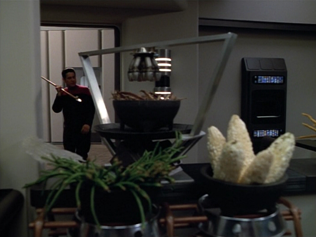 extant_StarTrek_VOY_4x13-WakingMoments_01545.jpg