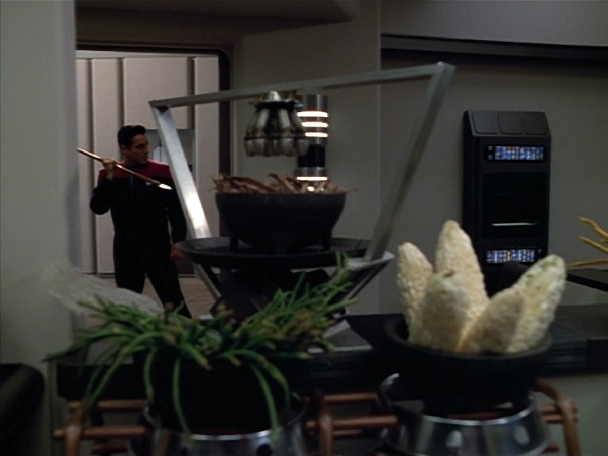 extant_StarTrek_VOY_4x13-WakingMoments_01546.jpg