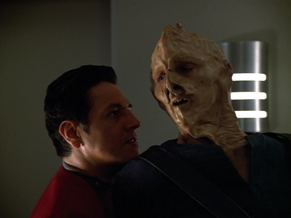 extant_StarTrek_VOY_4x13-WakingMoments_01646.jpg