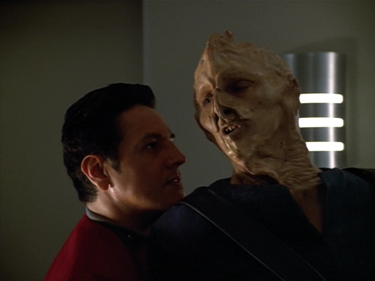 extant_StarTrek_VOY_4x13-WakingMoments_01647.jpg